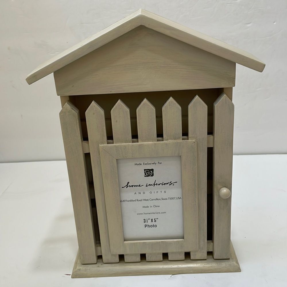 NEW WITH TAG VINTAGE HOME INTERIORS PICKET FENCE KEY HOLDER